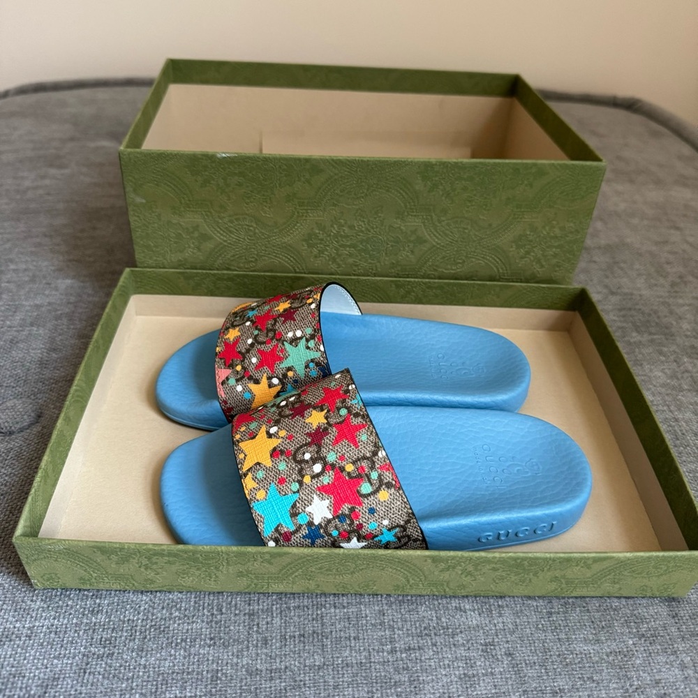 Gucci kids monogram slides 27